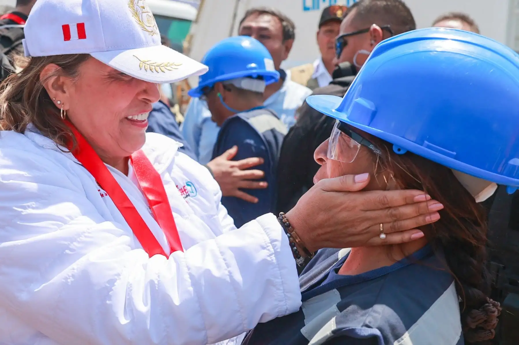 La presidenta de la República, Dina Ercilia Boluarte Zegarra, junto a otros miembros del Poder Ejecutivo, inauguró una planta de valorización y reciclaje de residuos orgánicos e inorgánicos en Lambayeque, obra de infraestructura que que beneficiará 137 mil peruanos de los distritos de Mórrope, San José y Lambayeque. Foto: ANDINA/Presidencia