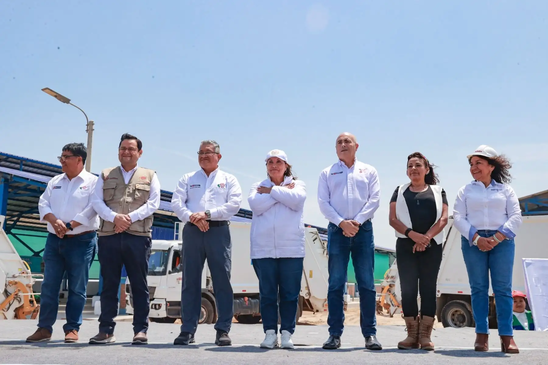 La presidenta de la República, Dina Ercilia Boluarte Zegarra, junto a otros miembros del Poder Ejecutivo, inauguró una planta de valorización y reciclaje de residuos orgánicos e inorgánicos en Lambayeque, obra de infraestructura que que beneficiará 137 mil peruanos de los distritos de Mórrope, San José y Lambayeque. Foto: ANDINA/Presidencia