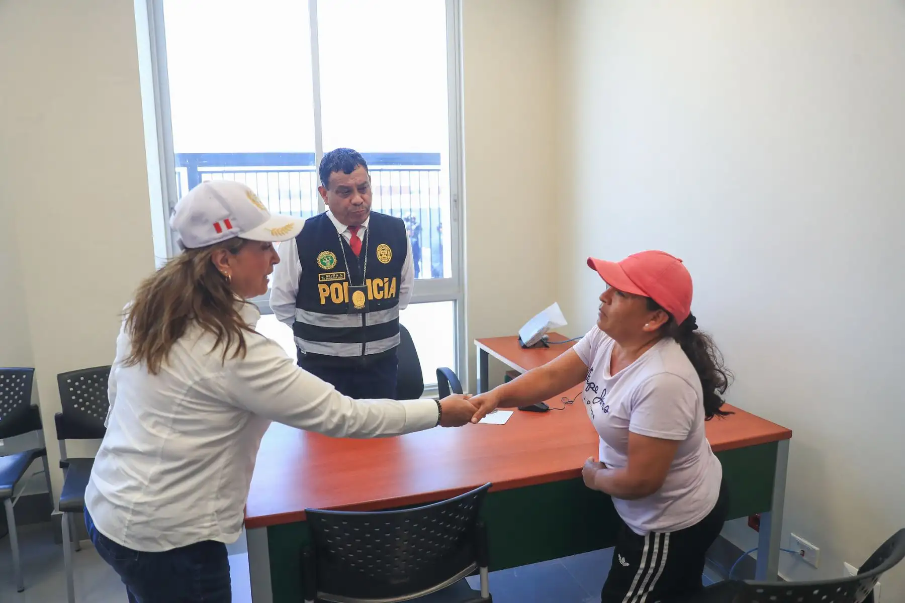 La presidenta Dina Boluarte y el ministro del Interior, Carlos Malaver inauguraron la Comisaria PNP “La Despensa” en Chiclayo. Foto: ANDINA/Prensa Presidencia