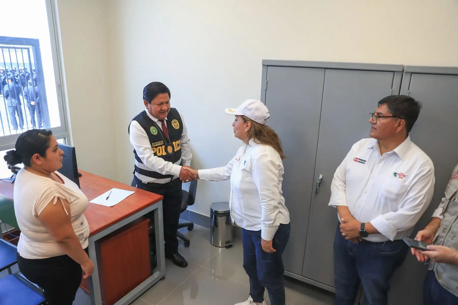 La presidenta Dina Boluarte y el ministro del Interior, Carlos Malaver inauguraron la Comisaria PNP “La Despensa” en Chiclayo. Foto: ANDINA/Prensa Presidencia