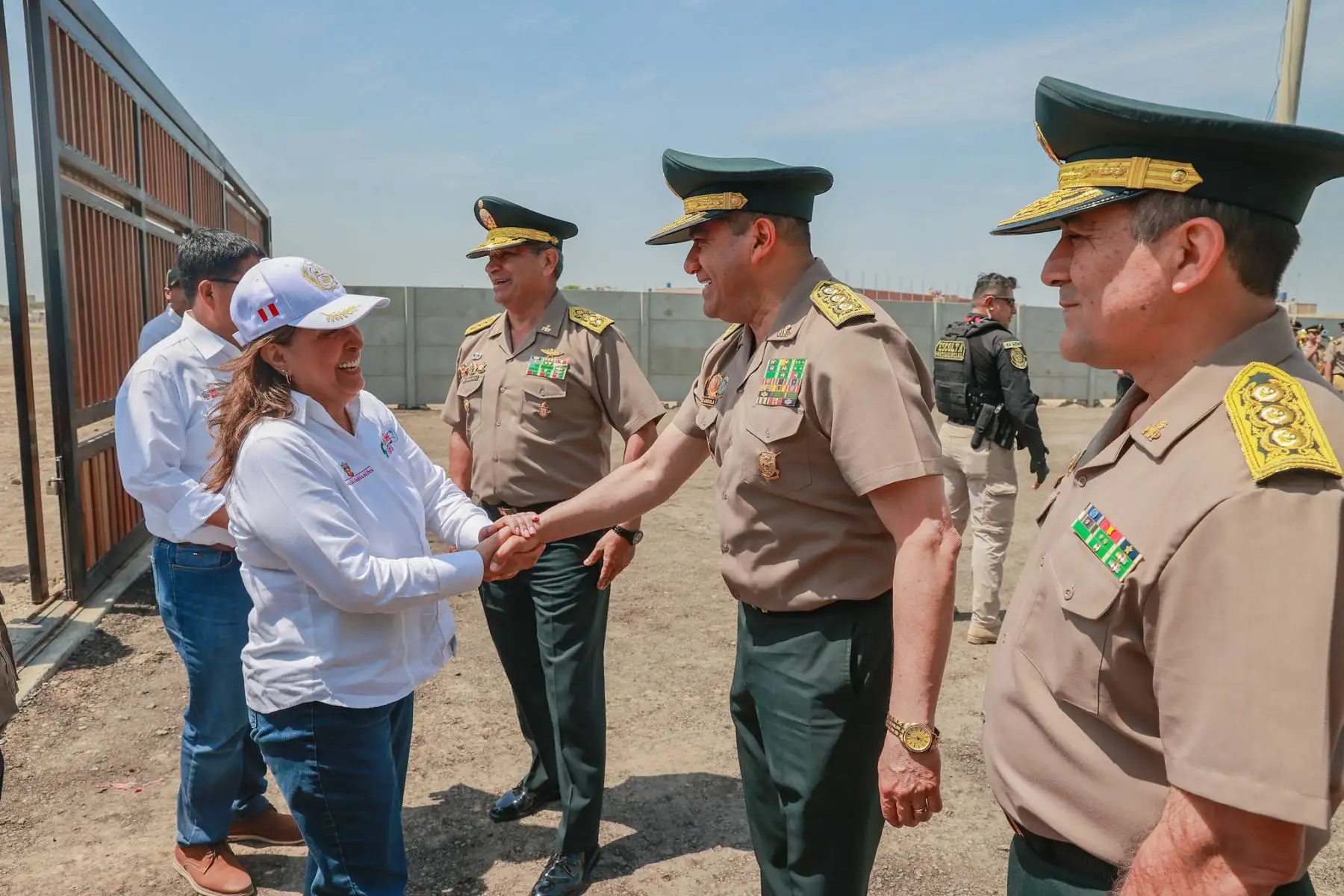 La presidenta Dina Boluarte y el ministro del Interior, Carlos Malaver inauguraron la Comisaria PNP “La Despensa” en Chiclayo. Foto: ANDINA/Prensa Presidencia