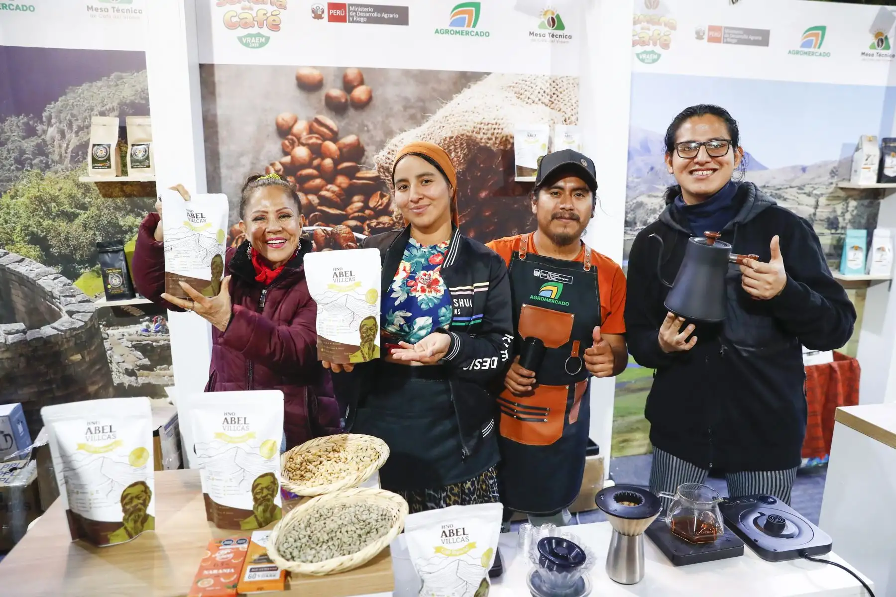 Desde el parque Kennedy de Miraflores se realiza la feria de la Semana del Café, organizada por Agromercado en el marco de celebrarse hoy viernes 22 de agosto de 2025 el Día del Café Peruano, con una muy concurrido asistencia de público, quienes pudieron degustar los mejores cafés orgánicos procedentes del Vraem en sus distintas variedades. Foto: ANDINA/Daniel Bracamonte
