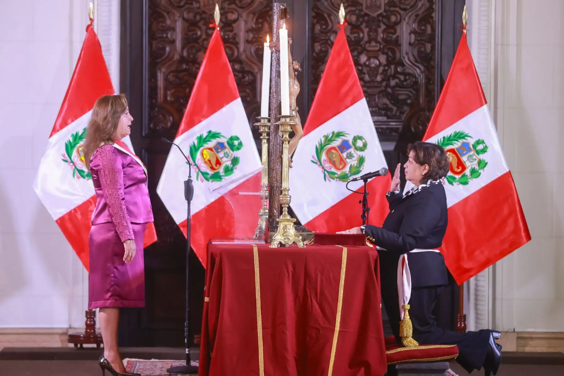 La presidenta de la república Dina Ercilia Boluarte Zegarra tomó juramento a los ministros de Estado en los sectores de Justicia y Derechos Humanos, Mujer y Poblaciones Vulnerables y Desarrollo e Inclusión Social. Foto: ANDINA/ Prensa Presidencia