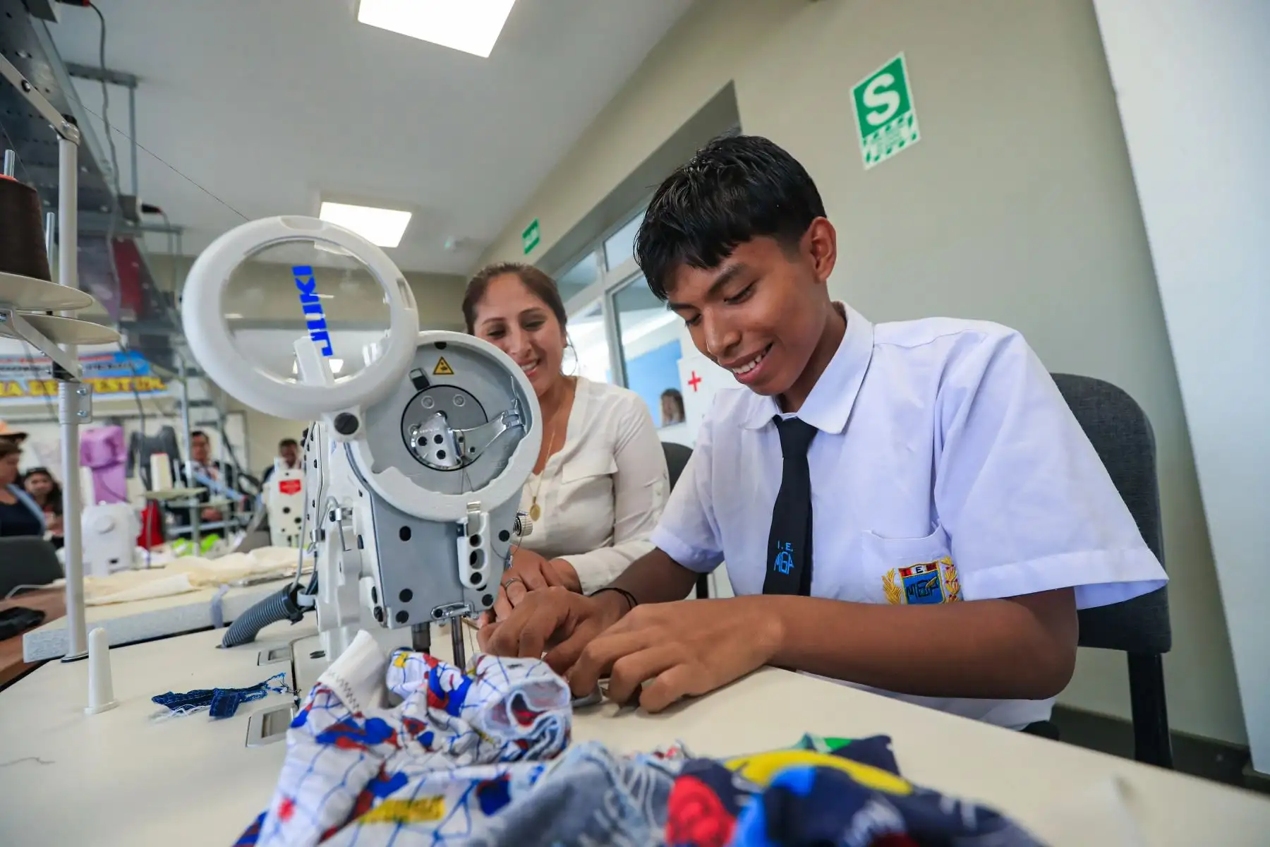 La escuela cuenta con 51 aulas amplias y seguras, y 9 talleres de formación técnica en carpintería, computación, ebanistería, entre otras especialidades, diseñados para garantizar un aprendizaje con estándares del siglo XXI.
Foto: Minedu