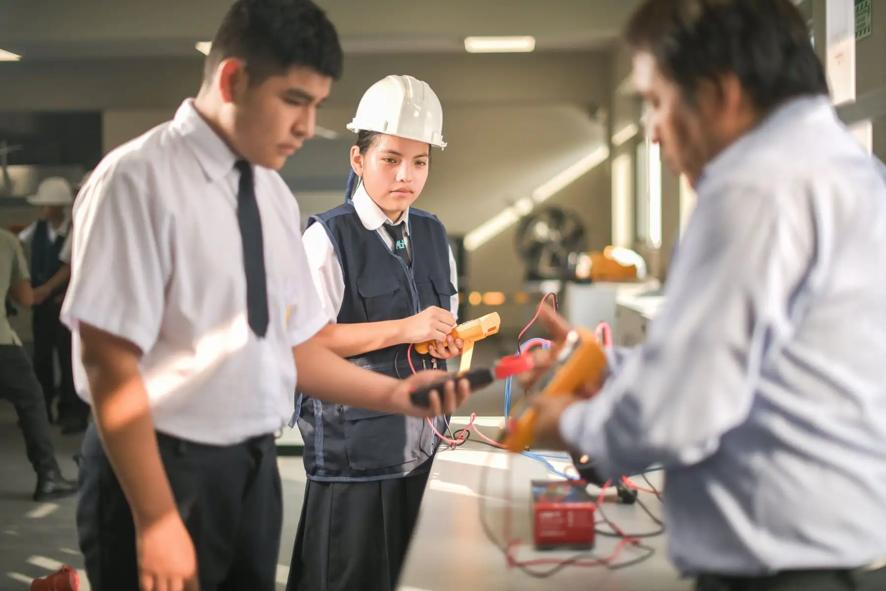 La escuela cuenta con 51 aulas amplias y seguras, y 9 talleres de formación técnica en carpintería, computación, ebanistería, entre otras especialidades, diseñados para garantizar un aprendizaje con estándares del siglo XXI.
Foto: Minedu