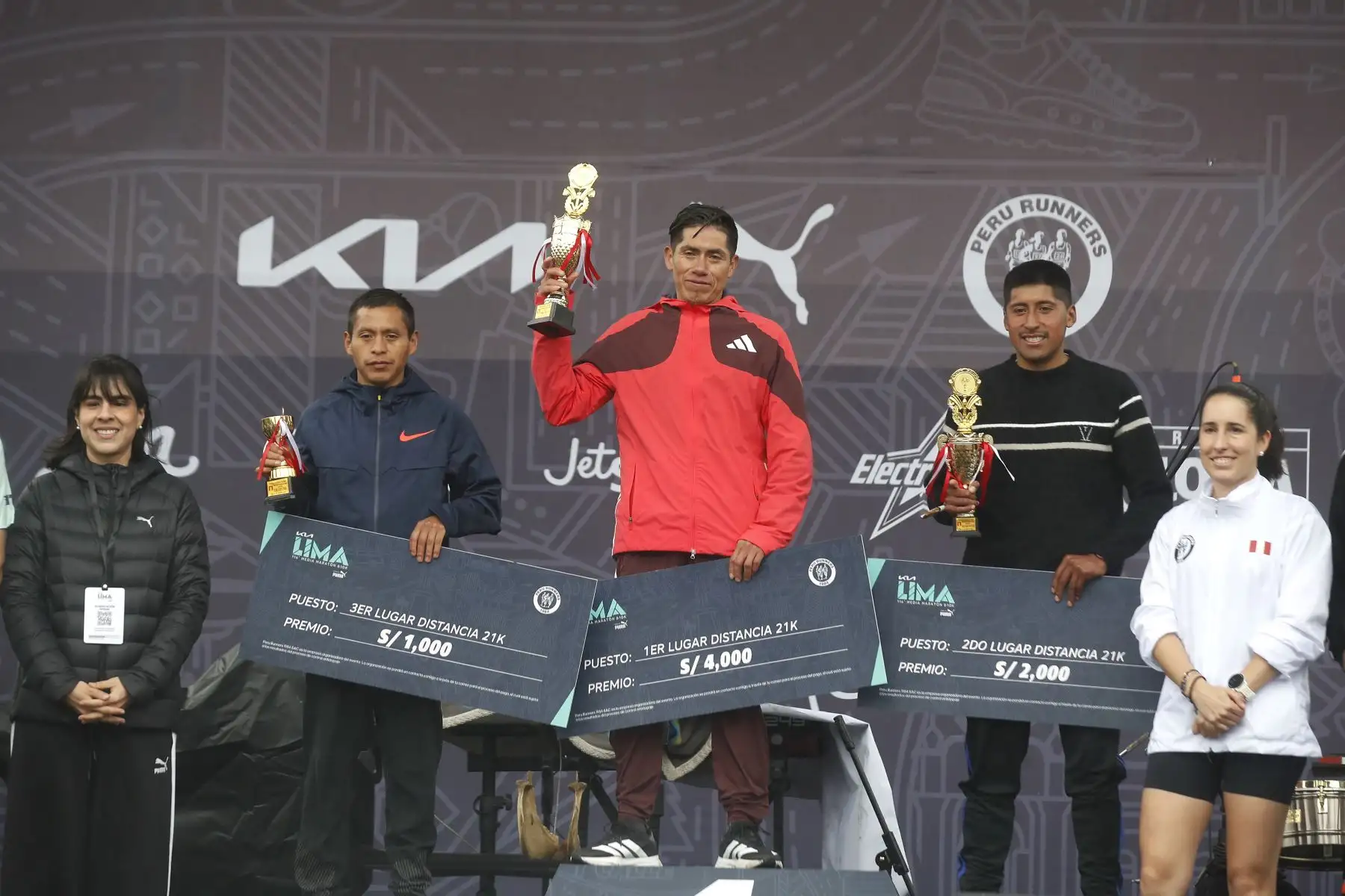 Lima es el  escenario de  la 116 edición de la KIA Media Maratón de Lima y 10K powered by PUMA, que se desarrolla hoy domingo 24 de agosto. En la imagen, Ulises Ambrosio, ganador con el 1er lugar de la competencia 21 k en modalidad varones.
Foto: ANDINA/Eddy Ramos