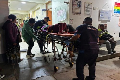 Áncash: joven policía y su abuela mueren al volcar camioneta en Casma