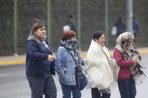 Senamhi alerta sobre clima más frío y húmedo en Lima hasta el lunes 25