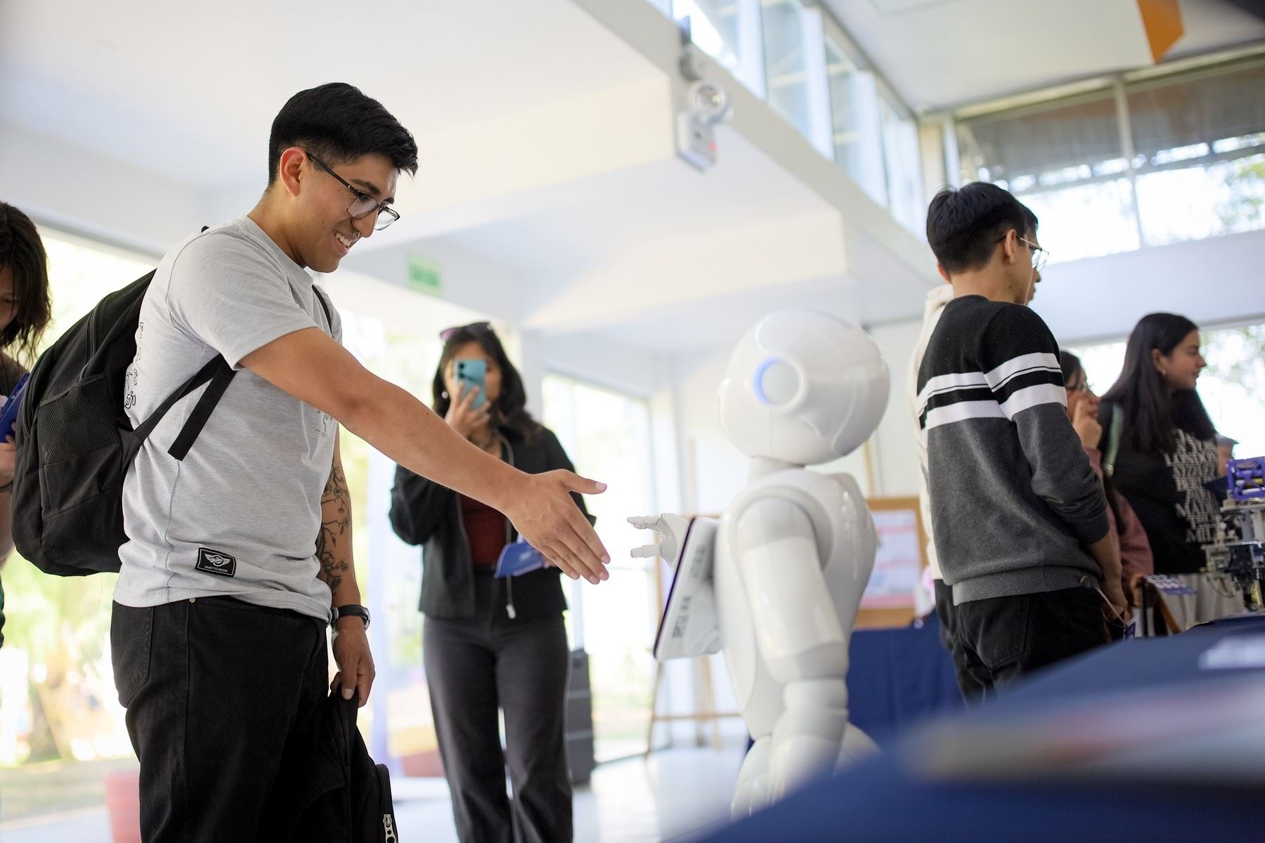Con el financiamiento de Concytec para esta nueva etapa, los científicos del proyecto Rutas 3.0 deben "construir un metalenguaje para que un usuario pueda aumentar la base de conocimientos que tiene el robot para que este pueda hacer inferencias".