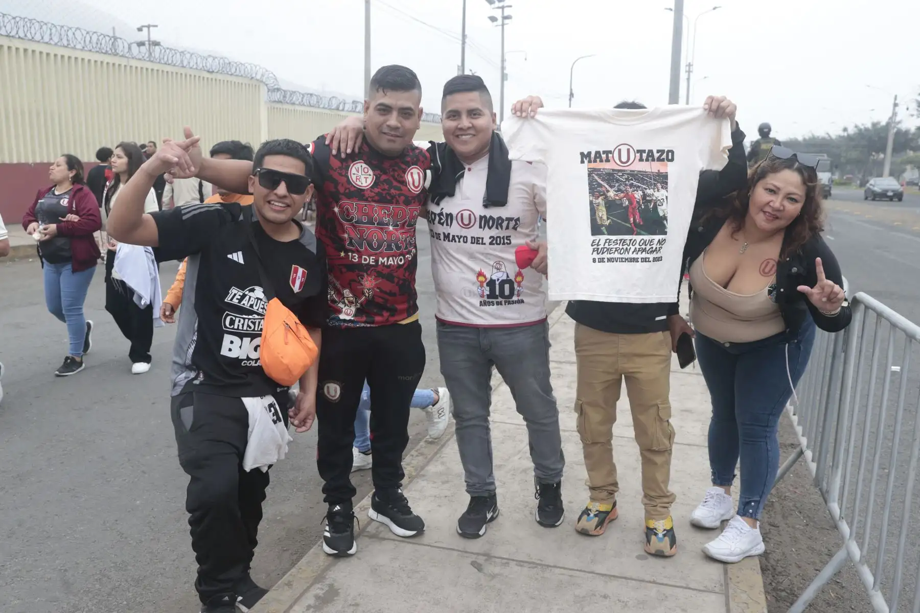 Hinchas de Universitario Deporte llegan al Estadio Monumental de Ate, por la fecha 7 del Torneo Clausura de la Liga 1.  Foto: ANDINA/Vidal Tarqui