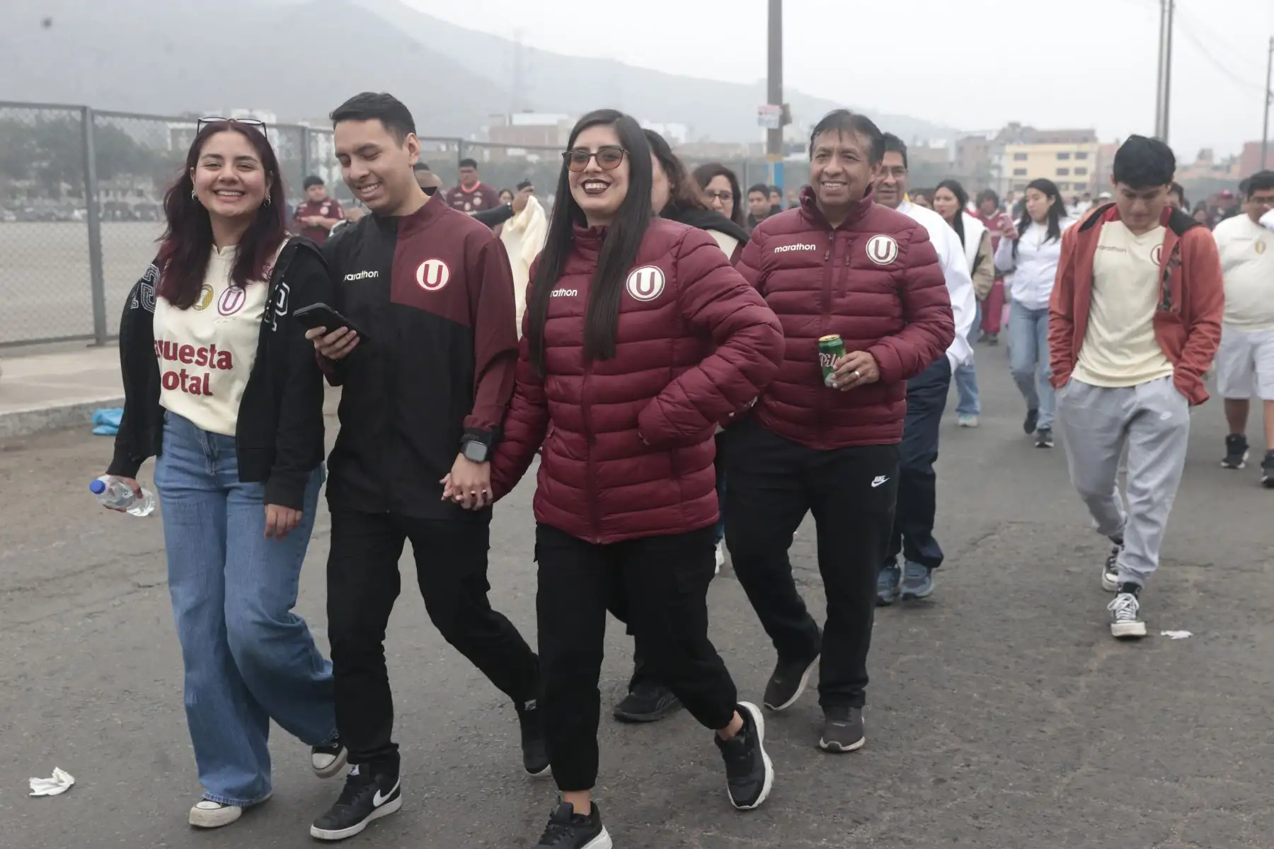 Hinchas de Universitario Deporte llegan al Estadio Monumental de Ate, por la fecha 7 del Torneo Clausura de la Liga 1.  Foto: ANDINA/Vidal Tarqui