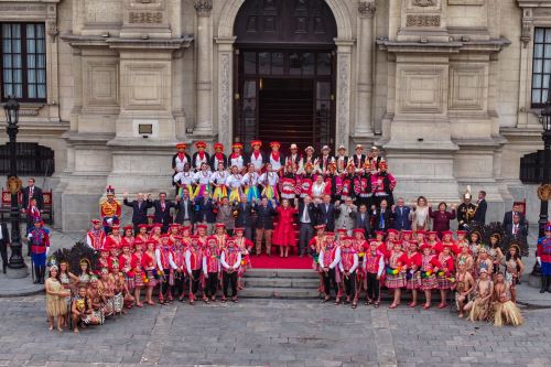 Ceremonia de relevo de la Guardia de Honor en Palacio de Gobierno
