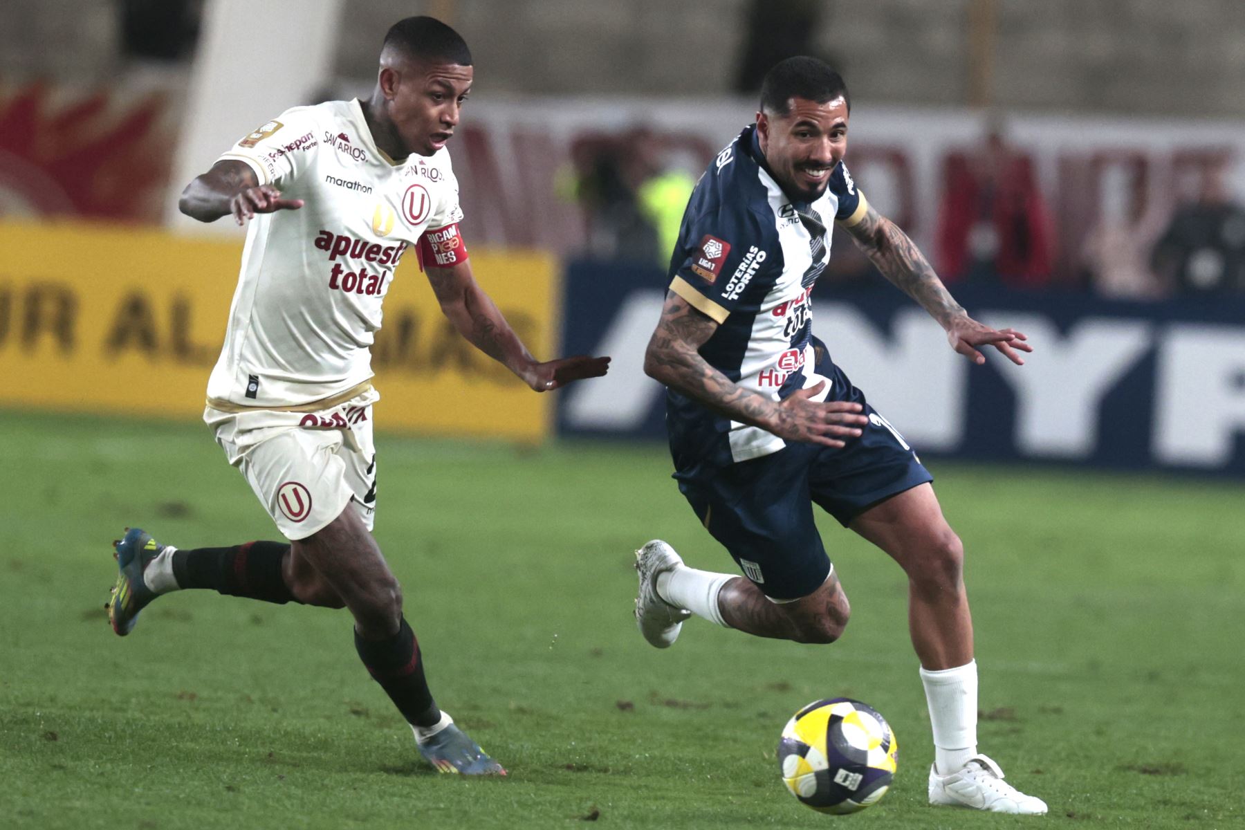 Universitario y Alianza Lima protagonizaron un luchado clásico en el Estadio Monumental. ANDINA/Vidal Tarqui