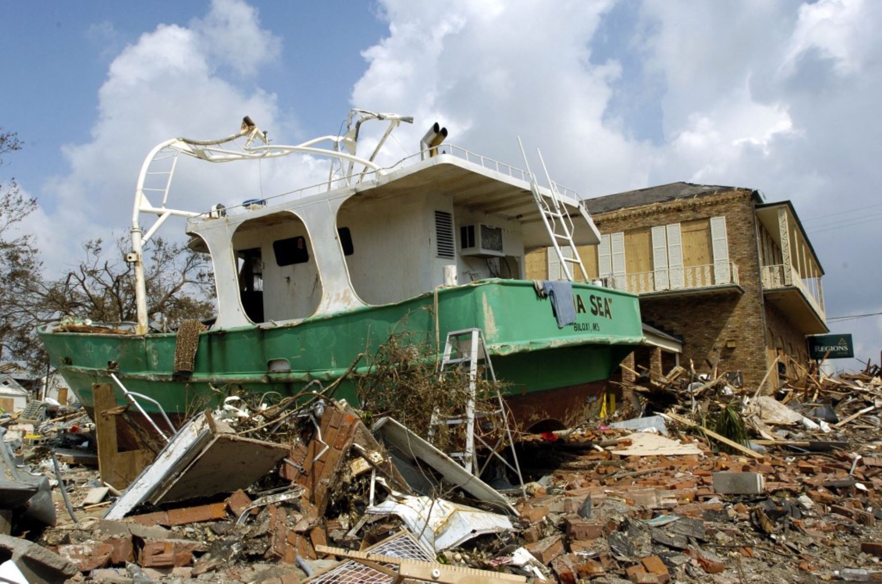 El 25 de agosto de 2005, el huracán Katrina inició una de las peores catástrofes naturales en la historia de Estados Unidos, dejando 1,392 muertos y pérdidas económicas por más de $125,000 millones. Veinte años después, las secuelas de su paso aún marcan a los estados del sur del país, especialmente a Louisiana y Misisipi. Foto: AFP
