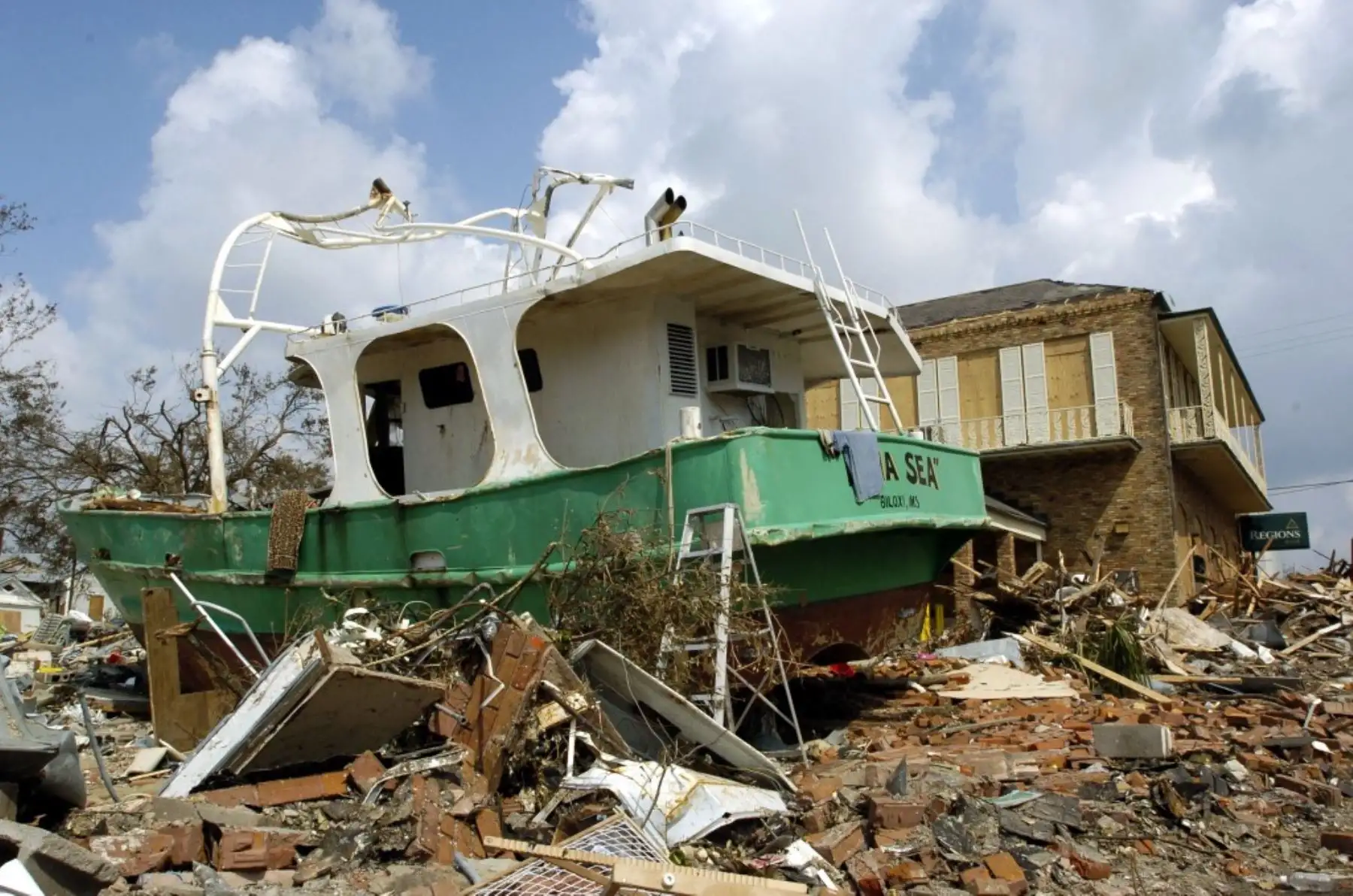 El 25 de agosto de 2005, el huracán Katrina inició una de las peores catástrofes naturales en la historia de Estados Unidos, dejando 1,392 muertos y pérdidas económicas por más de $125,000 millones. Veinte años después, las secuelas de su paso aún marcan a los estados del sur del país, especialmente a Louisiana y Misisipi. Foto: AFP