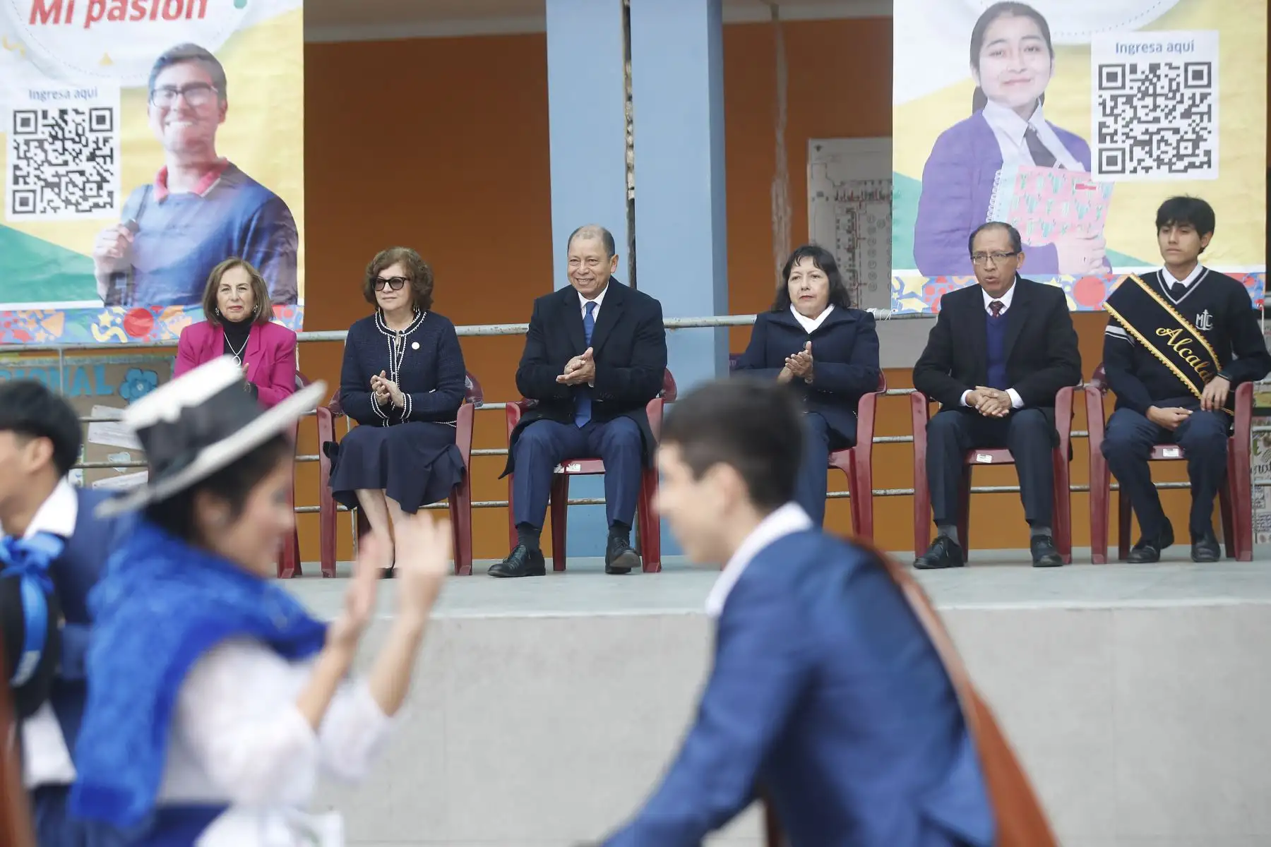 El Ministerio de Trabajo y Promoción del Empleo presenta la platafoorma " Mi Carrera " en el marco de la cooperación bilateral entre el Perú y Ecuador. La visita se realiza en la Institución Educativa Emblemática “Melitón Carvajal” para la presentación de Presentación de las plataformas “Mi Carrera” y “CAPACITA-T” donde participan:Daniel Maurate Romero, Ministro de Trabajo y Promoción del Empleo del Perú y vonne Núñez Figueroa, Ministra del Trabajo del Ecuador.
Foto: ANDINA/Eddy Ramos