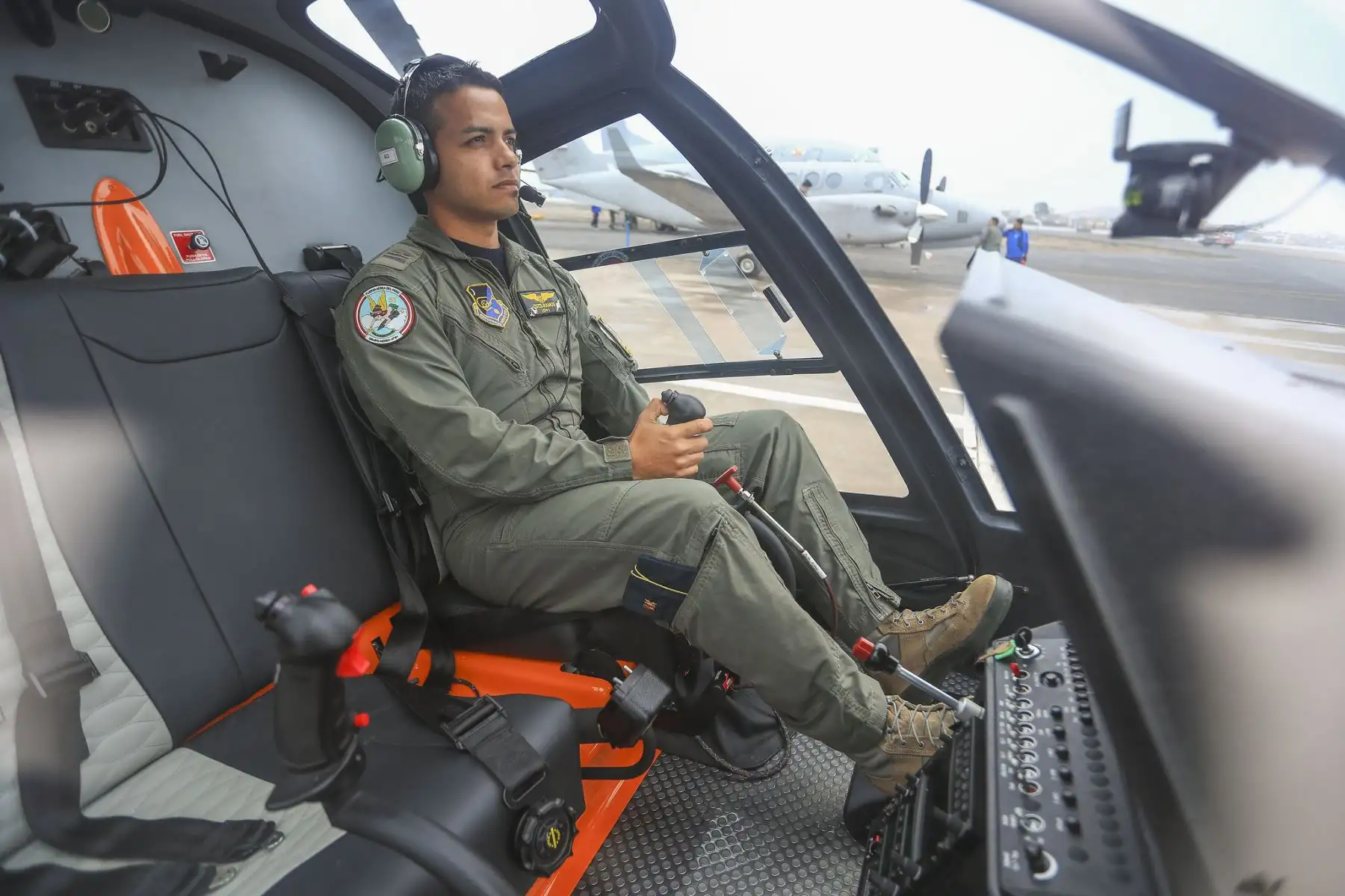 La presidenta de la república, Dina Boluarte, encabeza la ceremonia de presentación de una ambulancia aérea, dos aeronaves de instrucción y un helicóptero, adquiridos por la Fuerza Aérea del Perú (FAP).
Foto: ANDINA/Prensa Presidencia