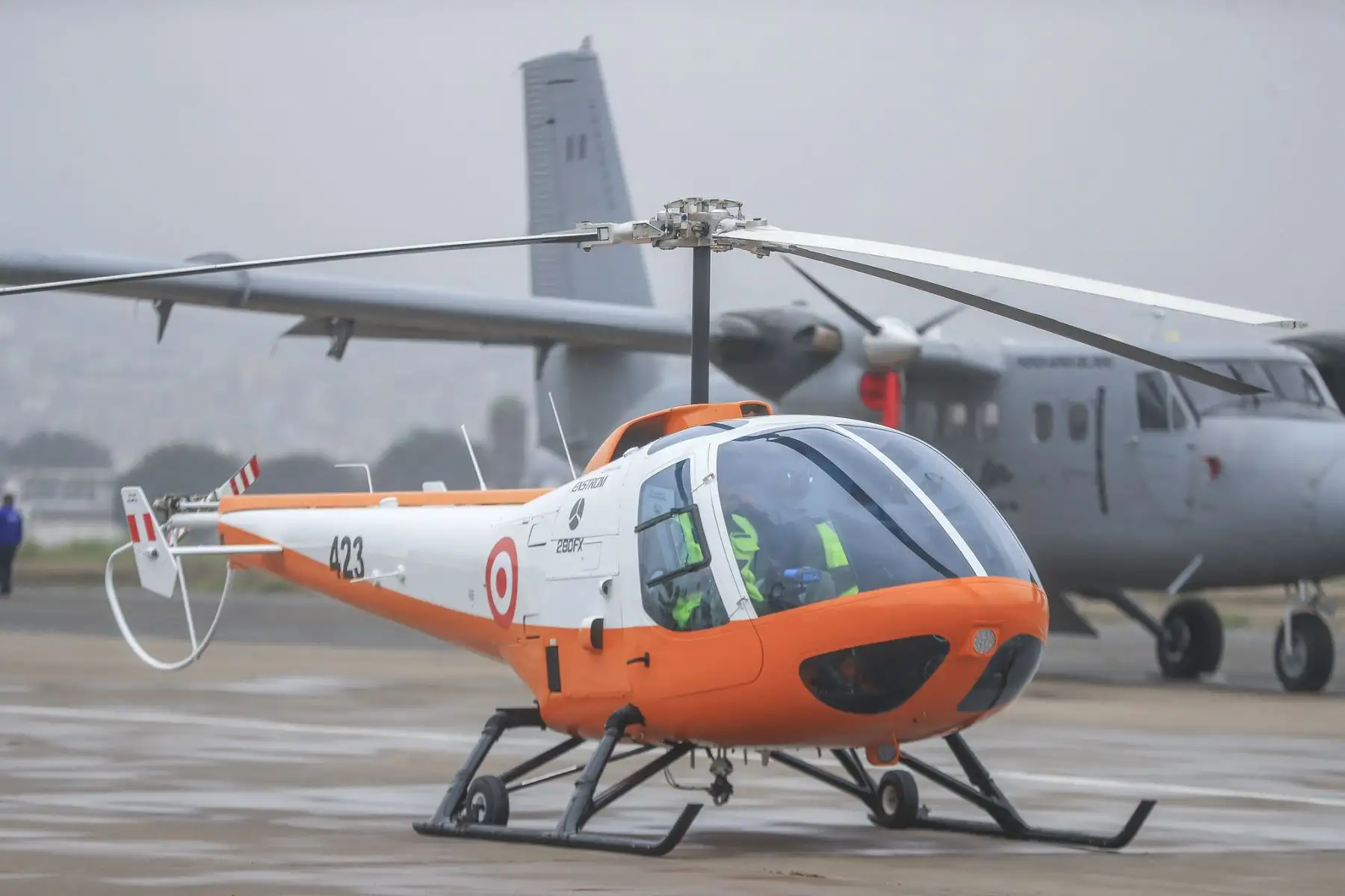 La presidenta de la república, Dina Boluarte, encabeza la ceremonia de presentación de una ambulancia aérea, dos aeronaves de instrucción y un helicóptero, adquiridos por la Fuerza Aérea del Perú (FAP).
Foto: ANDINA/Prensa Presidencia