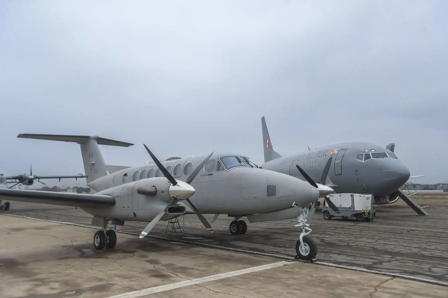La presidenta de la república, Dina Boluarte, encabeza la ceremonia de presentación de una ambulancia aérea, dos aeronaves de instrucción y un helicóptero, adquiridos por la Fuerza Aérea del Perú (FAP).
Foto: ANDINA/Prensa Presidencia