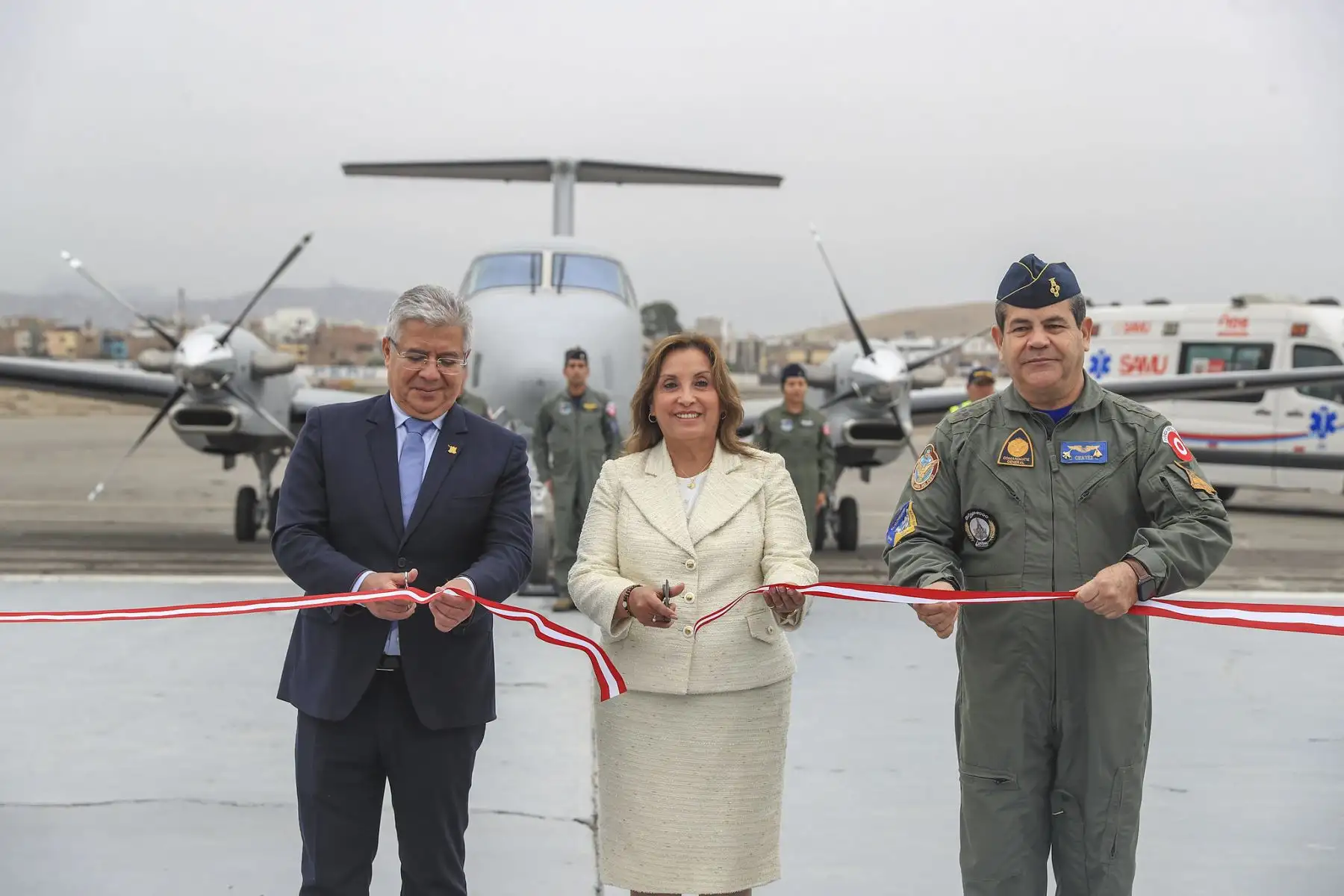 La presidenta de la república, Dina Boluarte, encabeza la ceremonia de presentación de una ambulancia aérea, dos aeronaves de instrucción y un helicóptero, adquiridos por la Fuerza Aérea del Perú (FAP).
Foto: ANDINA/Prensa Presidencia