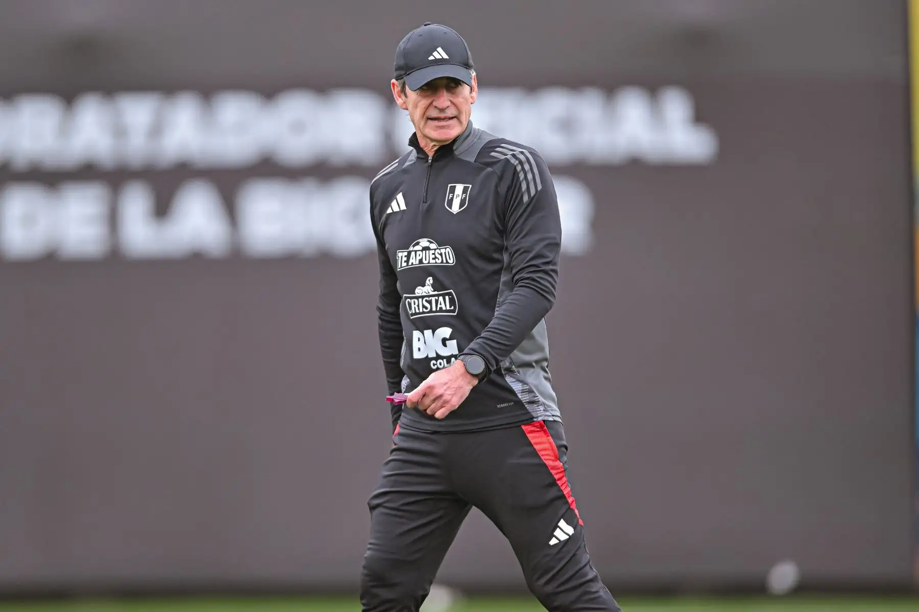 La selección peruana inició sus entrenamientos pensando en los próximos partidos de Eliminatorias ante Uruguay y Paraguay, respectivamente. El plantel trabajó en la Videna FPF bajo la dirección de Oscar Ibáñez. 
Foto: FPF