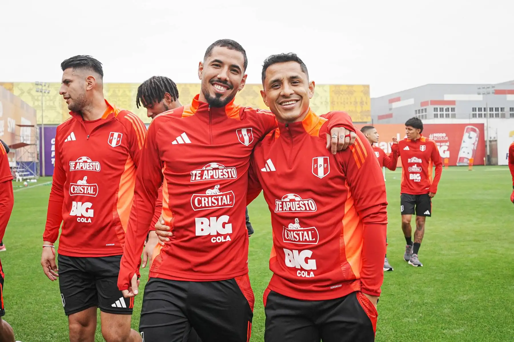 La selección peruana inició sus entrenamientos pensando en los próximos partidos de Eliminatorias ante Uruguay y Paraguay, respectivamente. El plantel trabajó en la Videna FPF bajo la dirección de Oscar Ibáñez. 
Foto: FPF