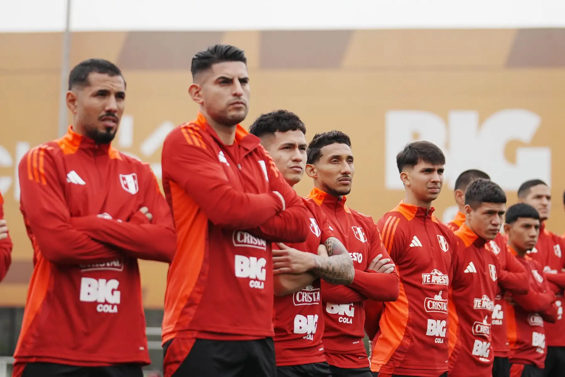 La selección peruana inició sus entrenamientos pensando en los próximos partidos de Eliminatorias ante Uruguay y Paraguay, respectivamente. El plantel trabajó en la Videna FPF bajo la dirección de Oscar Ibáñez. En la imagen, Yoshimar Yotún.
Foto: FPF