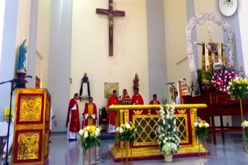 El evento estuvo marcado por un fuerte sentimiento de gratitud hacia todas las personas que hicieron posible la construcción del templo, cuyo costo ascendió a más de 2 millones de soles.