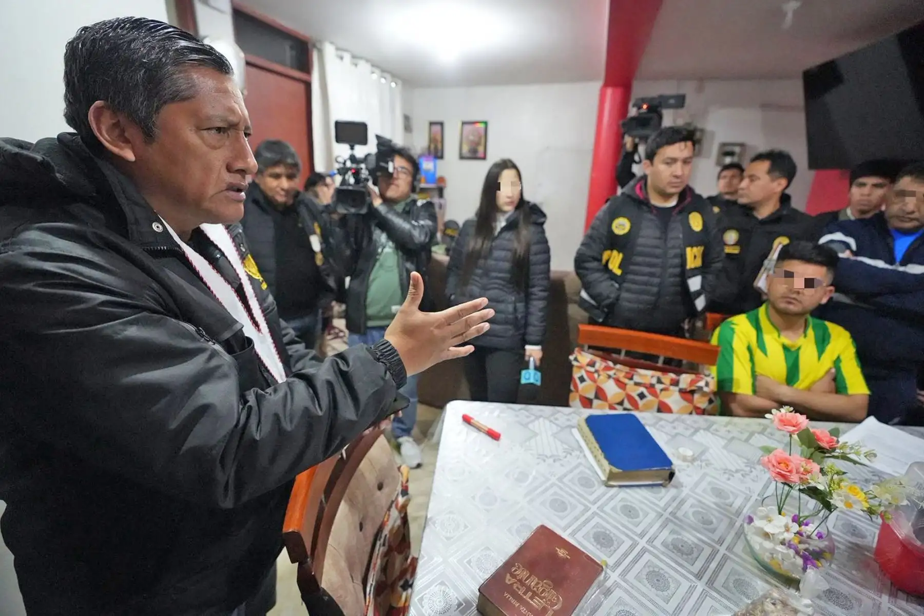 La diligencia está a cargo de la fiscal provincial Janett Marilú Mendoza Benel, junto con tres fiscales adjuntos especializados, en coordinación con el Departamento de Ciberprotección Infantil de la Policía Nacional y la organización internacional cooperante Aerial Recovery, institución que colabora para el rescate de víctimas de trata, especialmente niñas y niños.
Foto: Ministerio Público