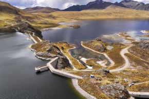 La represa Antacoto, en la región junín con una altitud de 4600 msnm, es la más grande del sistema, con una capacidad de 120 millones de metros cúbicos. Desde ahí, el agua es conducida por canales hasta la laguna Marcapomacocha.Foto: ANDINA/Braian Reyna