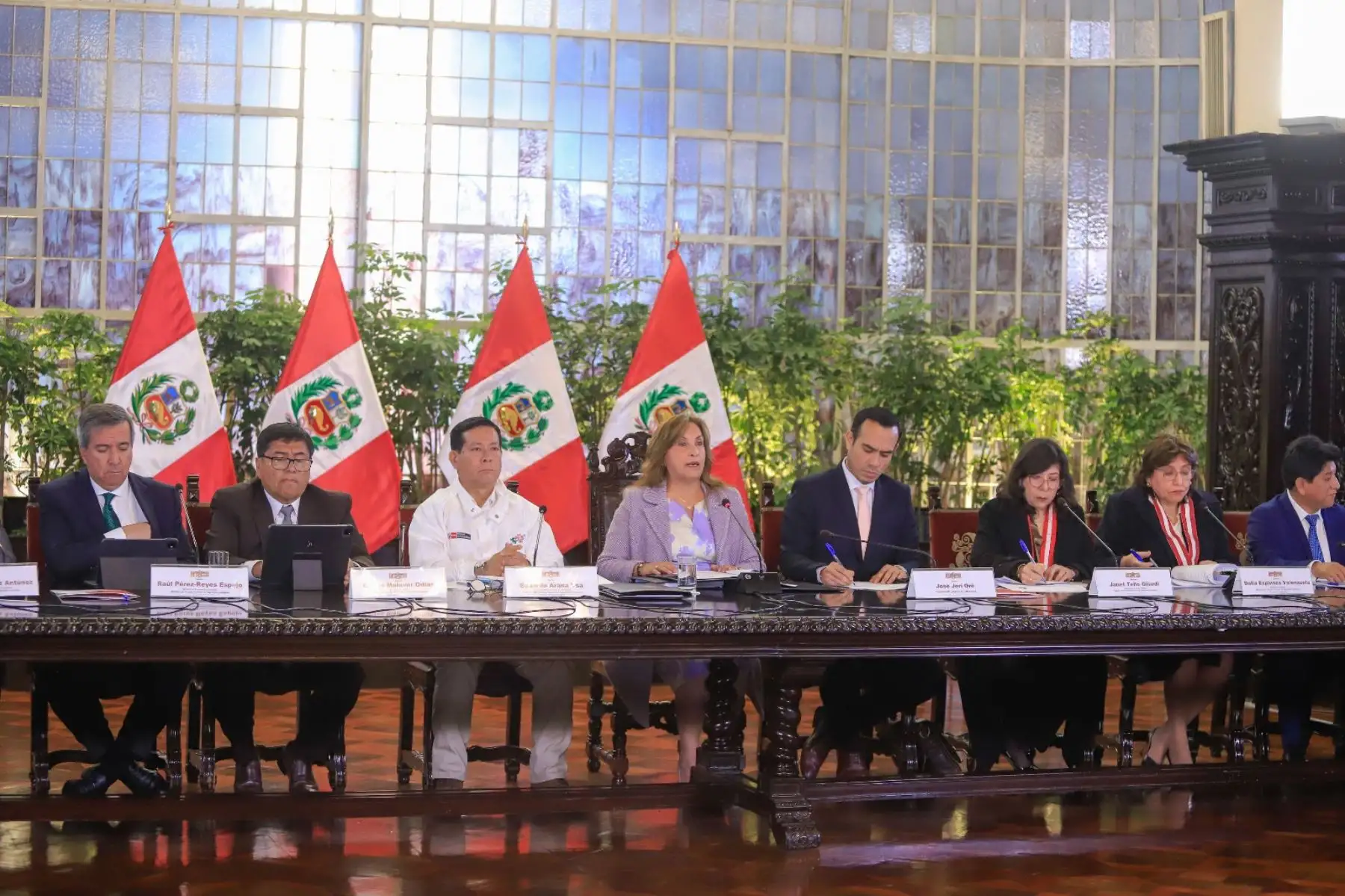 La presidenta Dina Boluarte, lidera la segunda sesión ordinaria del Consejo Nacional de Seguridad Ciudadana (Conasec), en la cual se evalúan acciones conjuntas para enfrentar la delincuencia. Foto: ANDINA/Prensa Presidencia