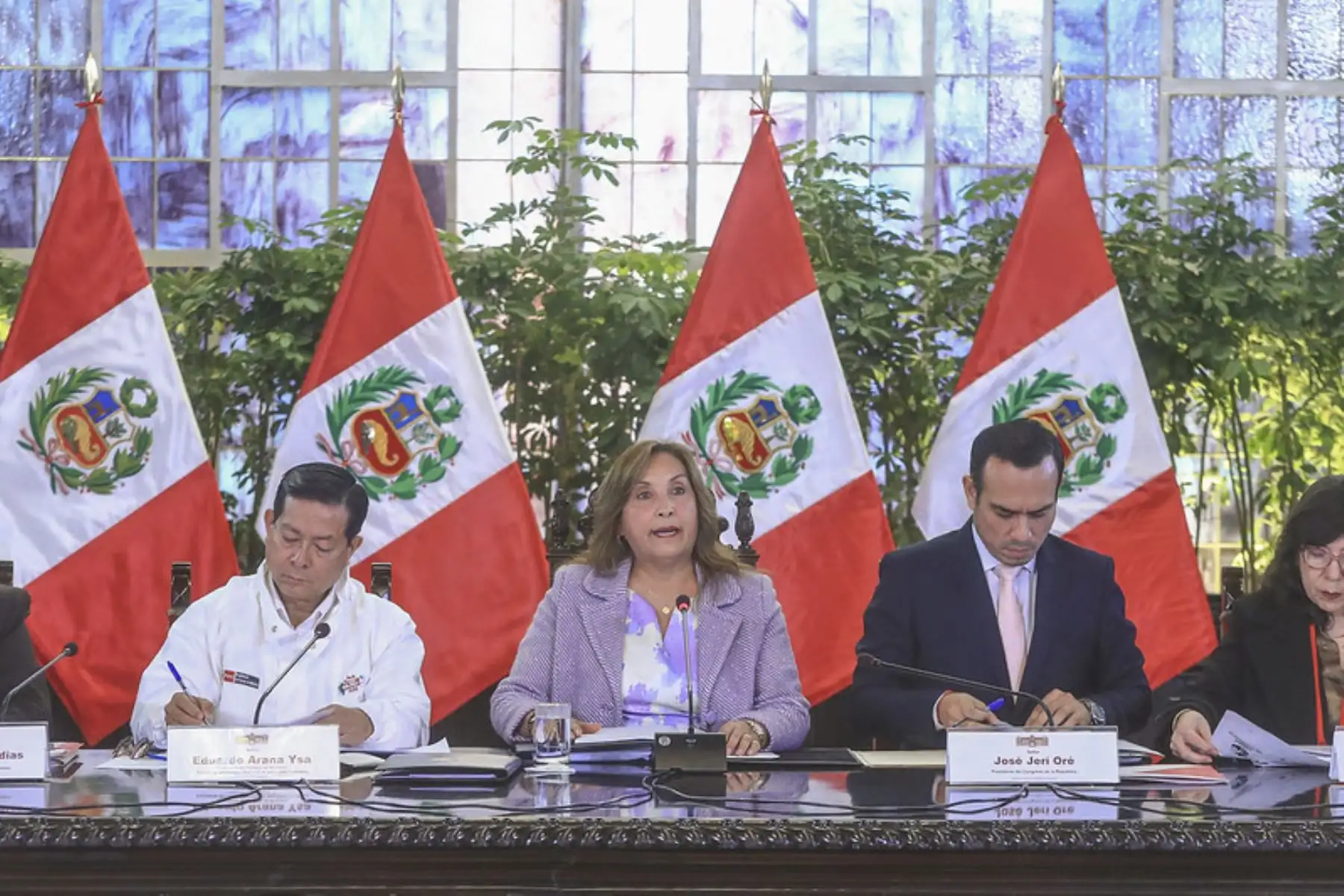 La presidenta Dina Boluarte, lidera la segunda sesión ordinaria del Consejo Nacional de Seguridad Ciudadana (Conasec), en la cual se evalúan acciones conjuntas para enfrentar la delincuencia. Foto: ANDINA/Prensa Presidencia