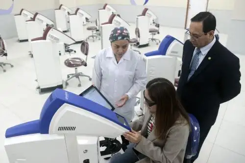Según la Organización Mundial de la Salud (OMS), uno de cada diez pacientes sufre daños durante la atención médica y más de tres millones de personas mueren cada año por esta causa. Foto: ANDINA/Vidal Tarqui
