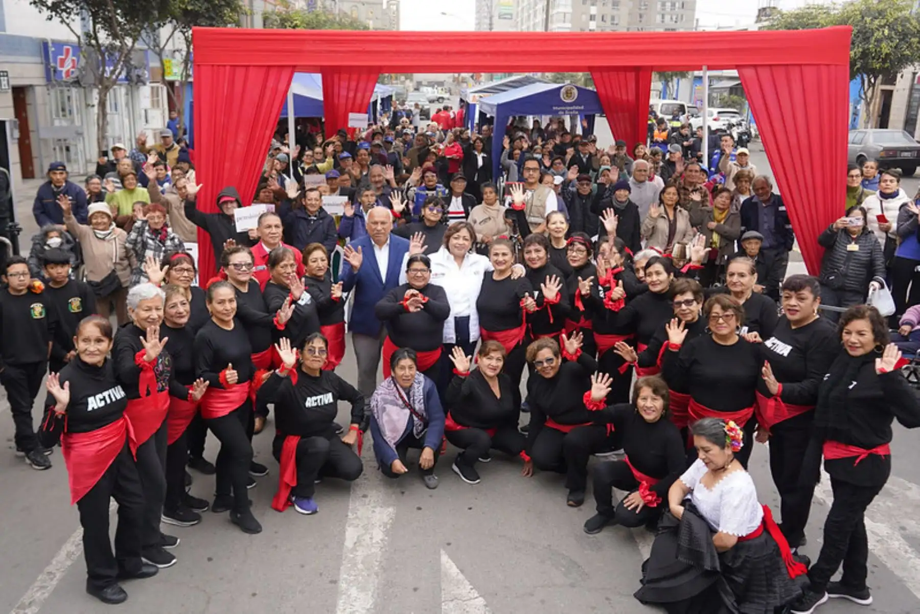 Ministra Fanny Montellanos inauguró la “Feria de Sabios y Emprendedores” en Breña, junto a adultos mayores que demostraron que la edad no limita los sueños. Foto: ANDINA/ Difusión