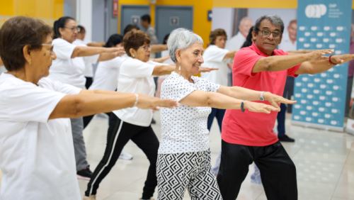 ONP impulsa envejecimiento activo de sus pensionistas con talleres gratuitos de yoga, tecnología y lectura
