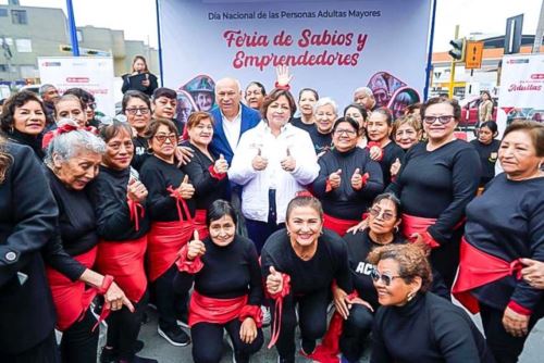 Ministra Fanny Montellanos inauguró la “Feria de Sabios y Emprendedores” en Breña, junto a adultos mayores que demostraron que la edad no limita los sueños. Foto: ANDINA/Difusión