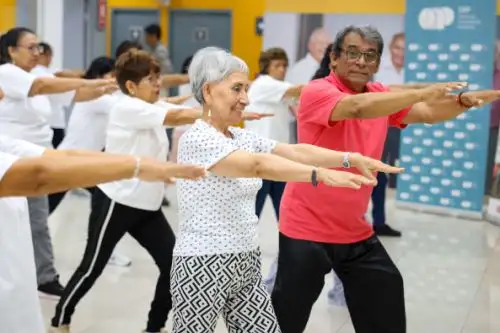 ONP impulsa envejecimiento activo de sus pensionistas con talleres gratuitos de yoga, tecnología y lectura.