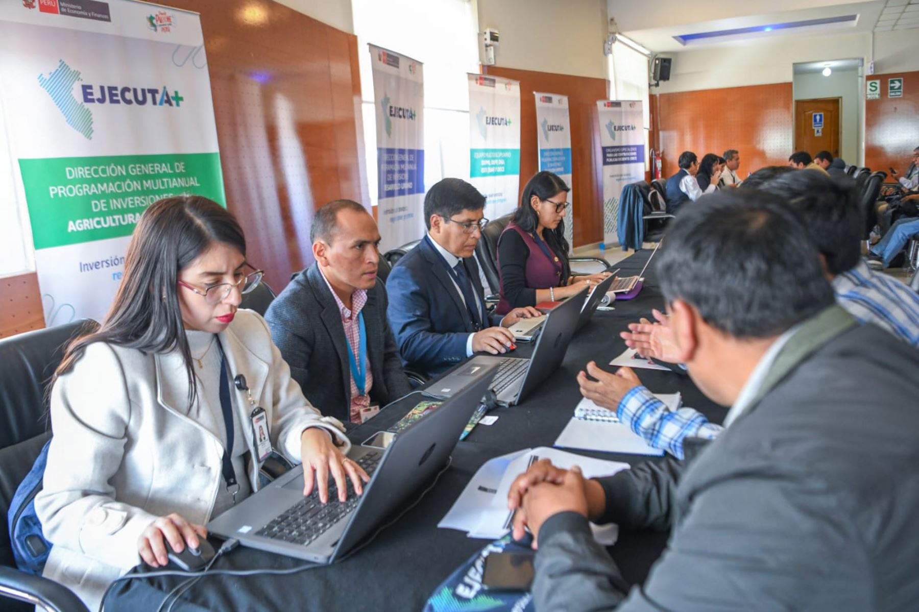 Equipos multidisciplinarios del MEF asisten técnicamente a los funcionarios de la región Áncash para mejorar la ejecución del gasto en inversiones. Foto: ANDINA/difusión.