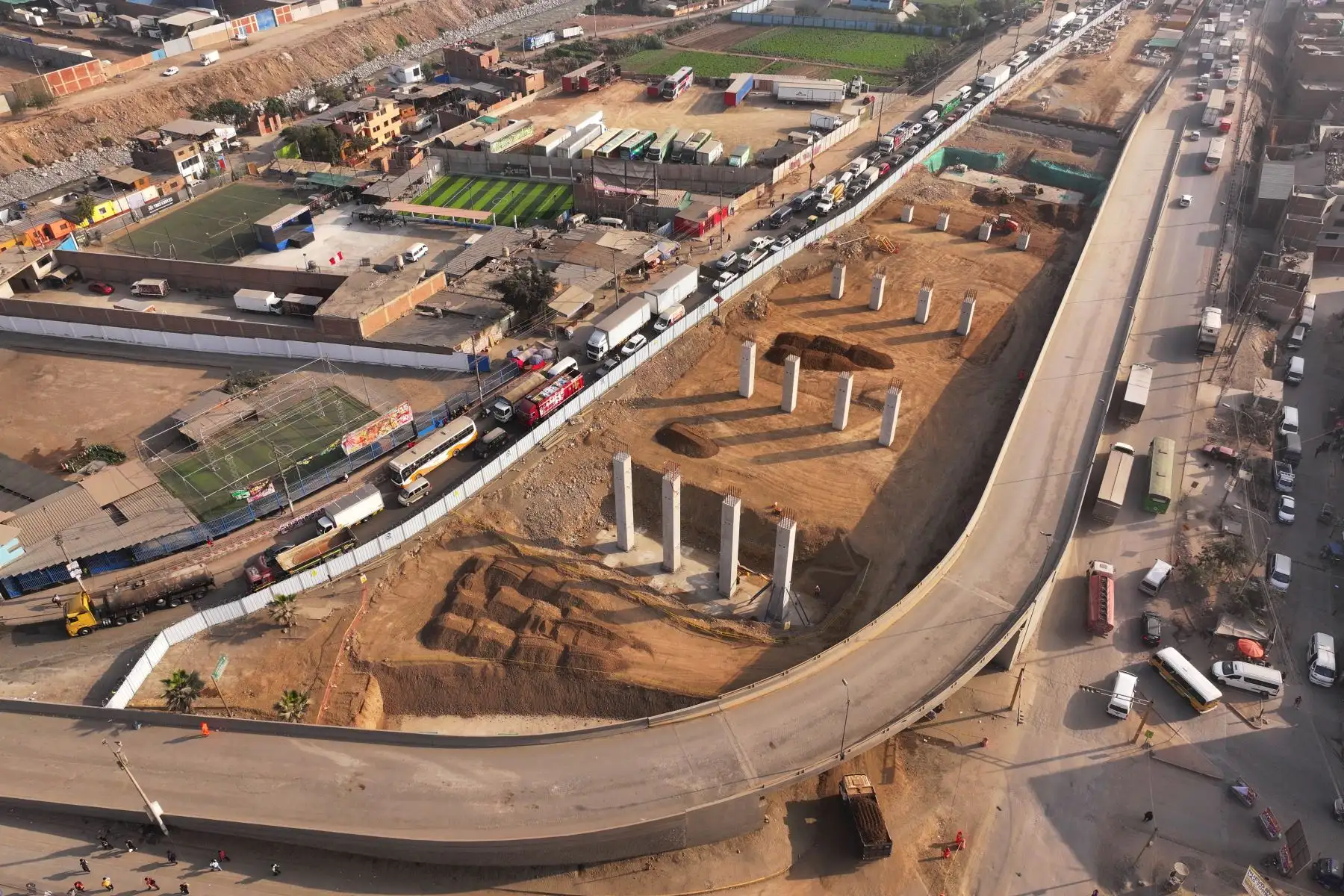 Debido al avance de obras de construcción del bypass Las Torres, ubicado en el cruce de la autopista Ramiro Prialé y la Av. Las Torres en Lurigancho-Chosica, se desarrollará un plan de desvíos vehiculares a partir del miércoles 27 de agosto de 2025, el cual tendrá un tiempo de duración de 45 días. Foto: ANDINA/Daniel Bracamonte