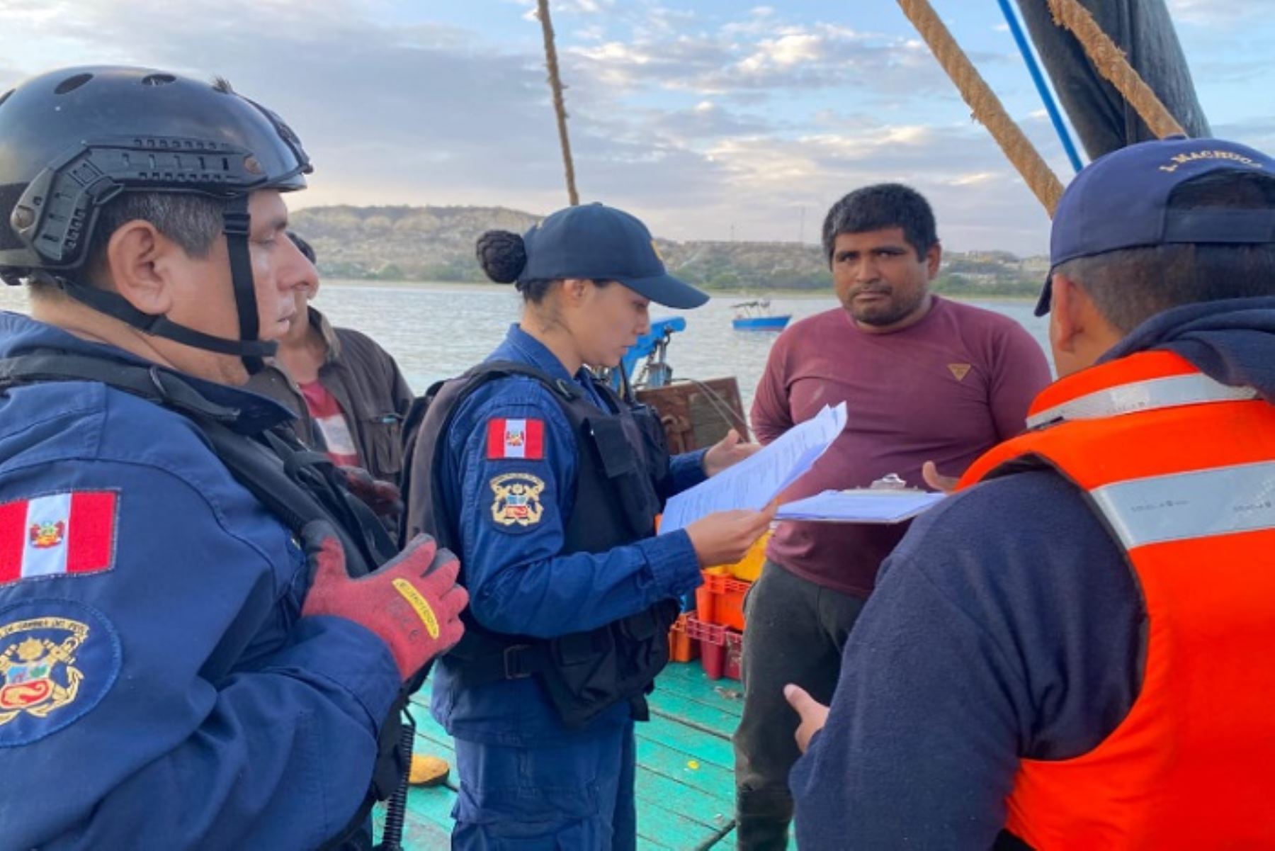 Pese a las advertencias de la Marina de Guerra para evitar la deforestación de la variedad de especies en el mar, continúan las prácticas ilegales.