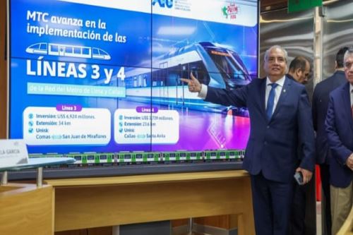 Ministro de Transportes y Comunicaciones, César Sandoval,