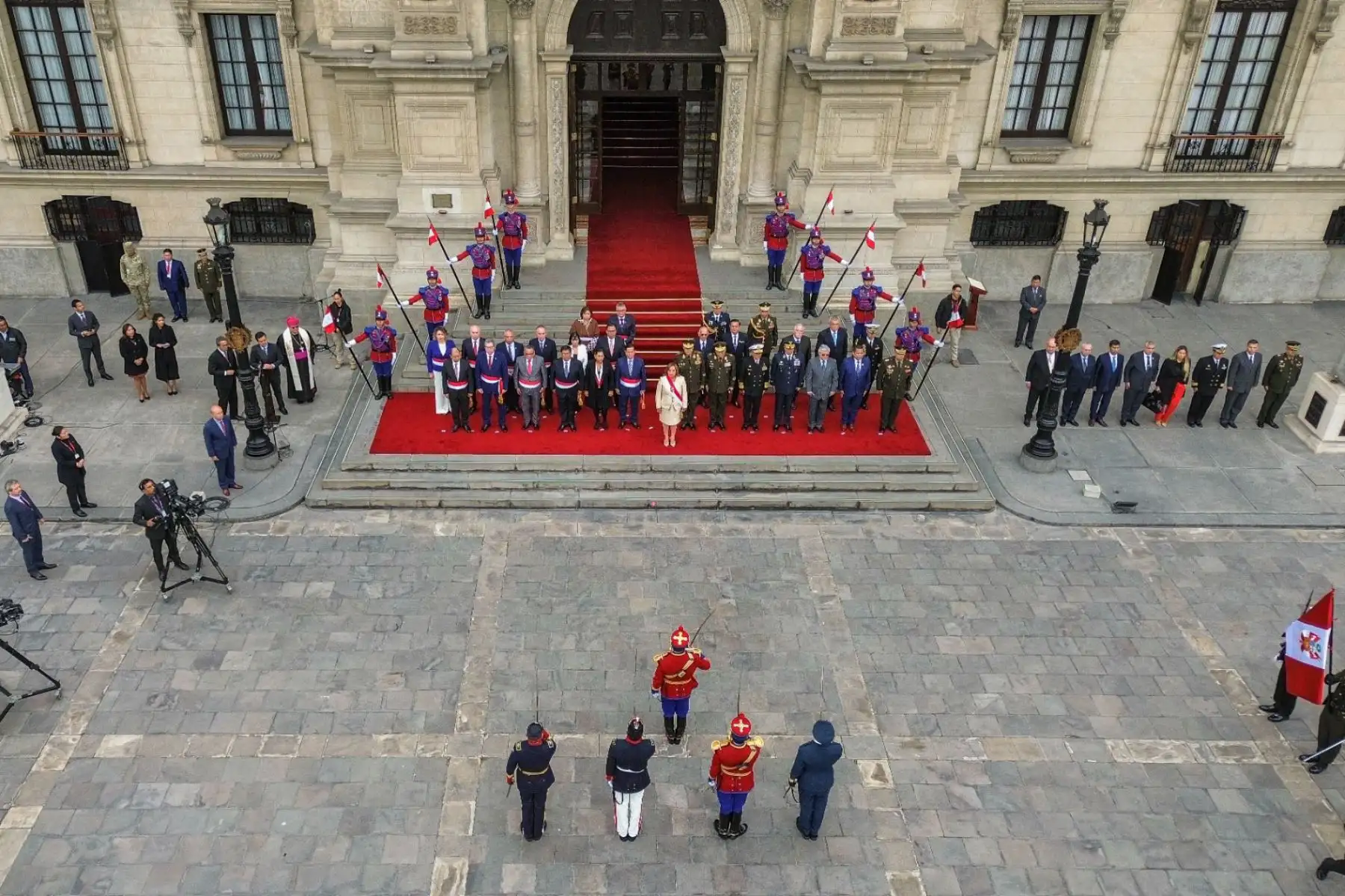 La presidenta Dina Boluarte lidera la ceremonia por el Día de la Defensa Nacional, en Palacio de Gobierno.
Foto: ANDINA/Prensa Presidencia