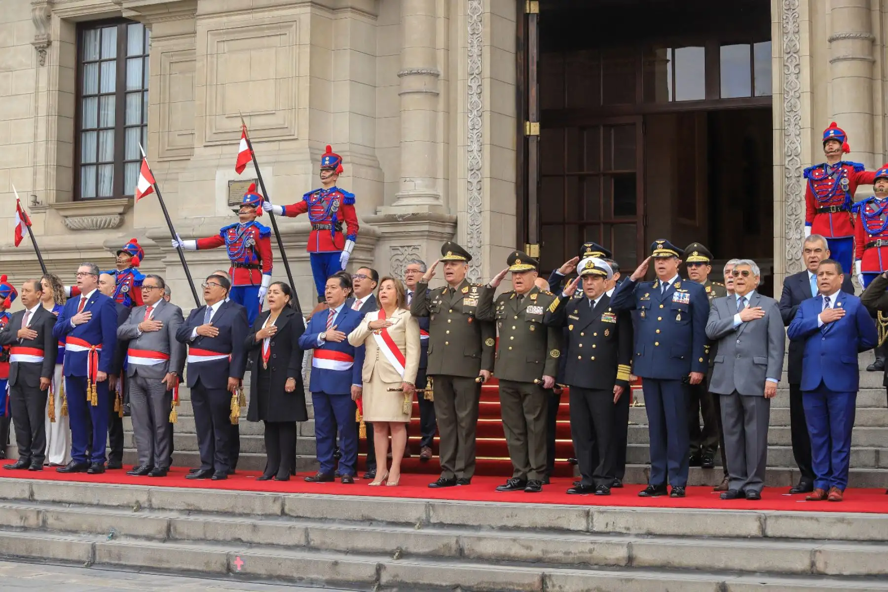 La presidenta Dina Boluarte lidera la ceremonia por el Día de la Defensa Nacional, en Palacio de Gobierno.
Foto: ANDINA/Prensa Presidencia