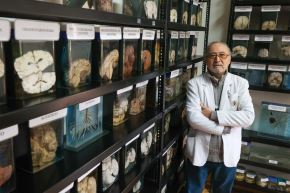 El doctor Carlos Alberto Escalante Gabancho, especialista en neurología y neuropediatría del Instituto Nacional de Ciencias Neurológicas (INCN). Fotos: ANDINA/Juan Carlos Guzmán