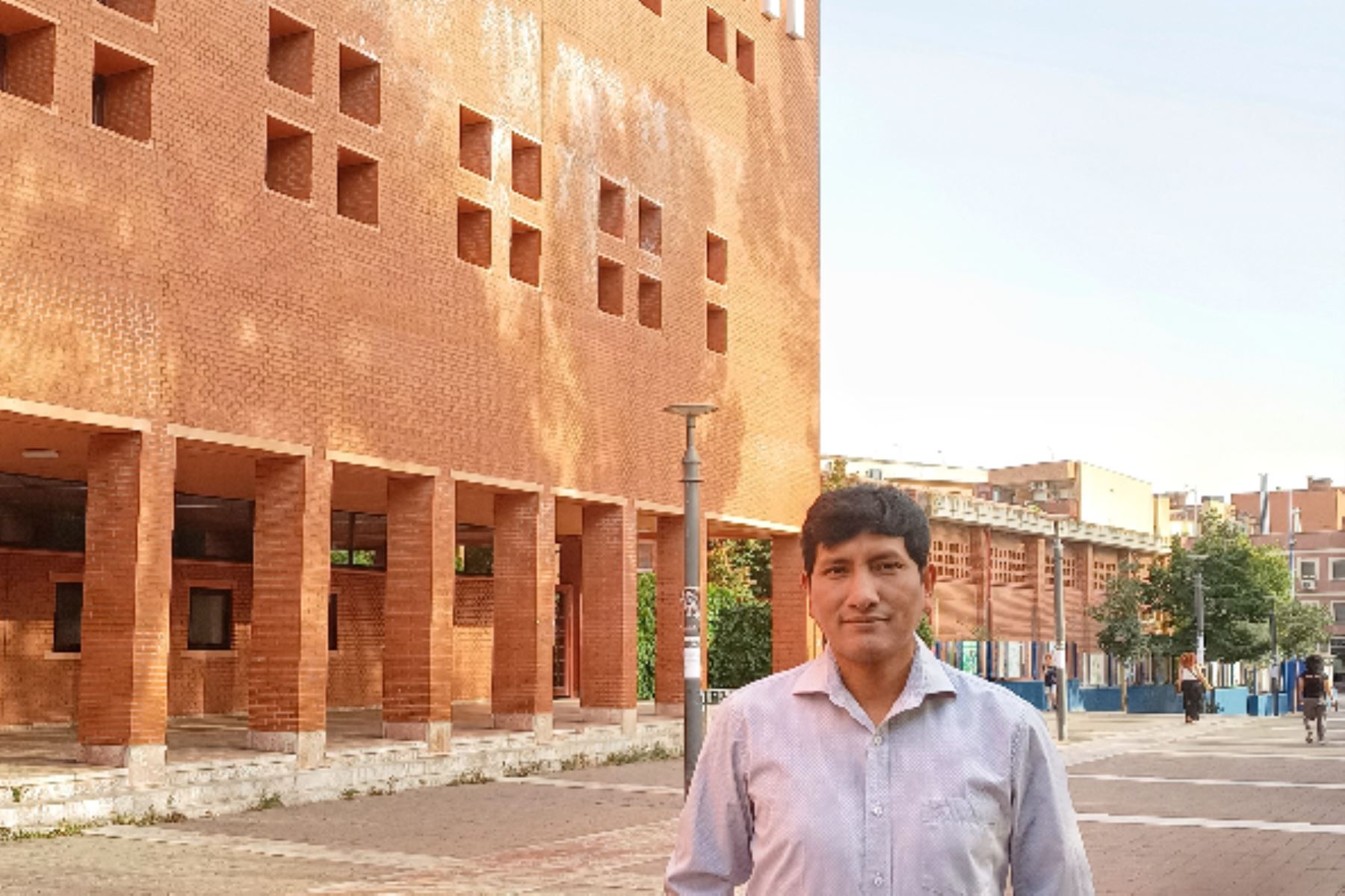 Víctor Alfredo Apaza Mamani es un joven arequipeño que hizo una maestría en España y que busca transformar la justicia en el Perú. Foto: ANDINA/Difusión.