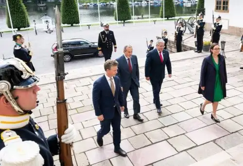 Canciller Elmer Schialer y ministro de Defensa, Walter Astudillo, se reunieron con sus homólogos de Suecia.