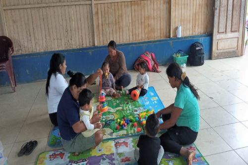 A escala nacional, el SAF funciona a través de 2400 CG y 27 875 facilitadoras, viéndose beneficiadas 20 811 gestantes y 277 036 hogares.