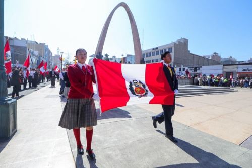 El discurso de honor estuvo a cargo de la estudiante Mary Ticahuanca Mamani, quien resaltó la herencia de amor hacia la patria que dejaron los ancestros tacneños, principalmente las damas tacneñas.