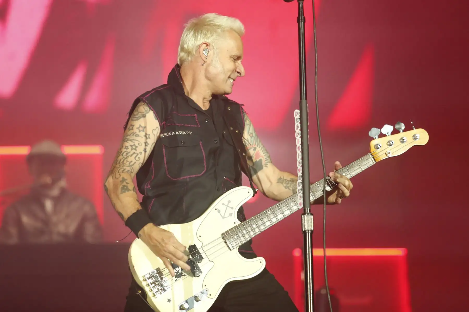 Desde el estadio de la Universidad San Marcos en Lima, la icónica banda norteamericana de punk, Green Day, se presentó por tercera vez en el Perú ante sus miles de fanáticos peruanos con lo mejor de su repertorio musical, temas como "American idiot", "Basket case", "She", "Hitchin a ride", "When i come around" y "Minority" hicieron vibrar y corear a los miles de asistentes. Foto: ANDINA/Daniel Bracamonte