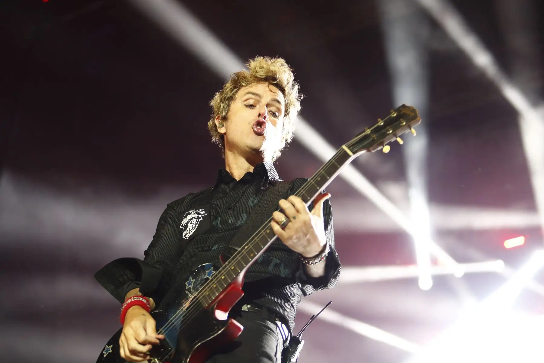 Desde el estadio de la Universidad San Marcos en Lima, la icónica banda norteamericana de punk, Green Day, se presentó por tercera vez en el Perú ante sus miles de fanáticos peruanos con lo mejor de su repertorio musical, temas como "American idiot", "Basket case", "She", "Hitchin a ride", "When i come around" y "Minority" hicieron vibrar y corear a los miles de asistentes. Foto: ANDINA/Daniel Bracamonte